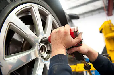 Steering and tyre service